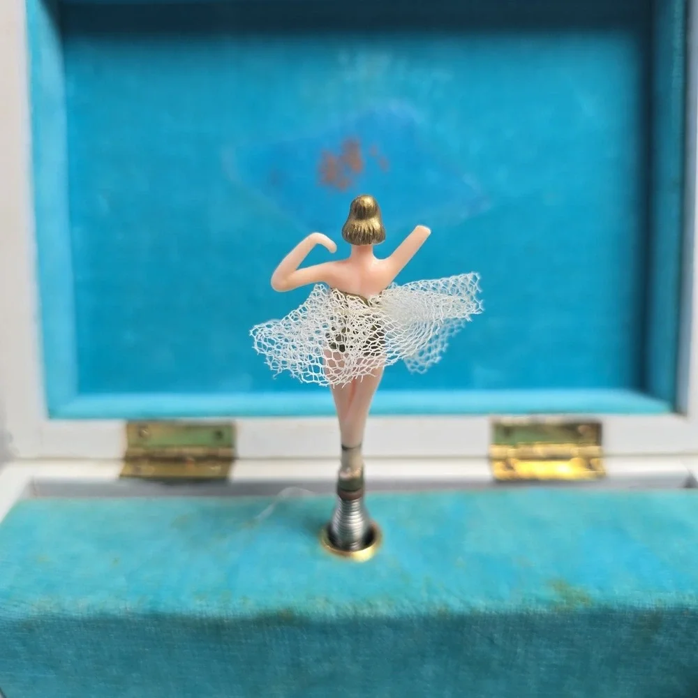N/A vintage ballerina